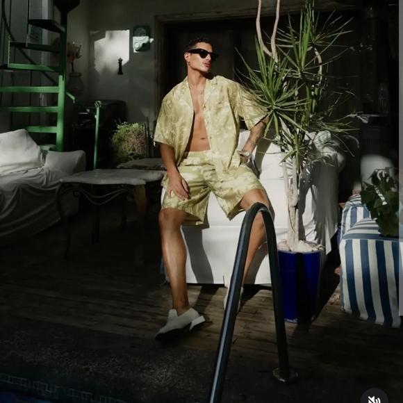 *LAST CHANCE* WHITE LOTUS x H&M PATTERNED KNEE-LENGTH SHORTS NWT Size XXL - Picture 10 of 11